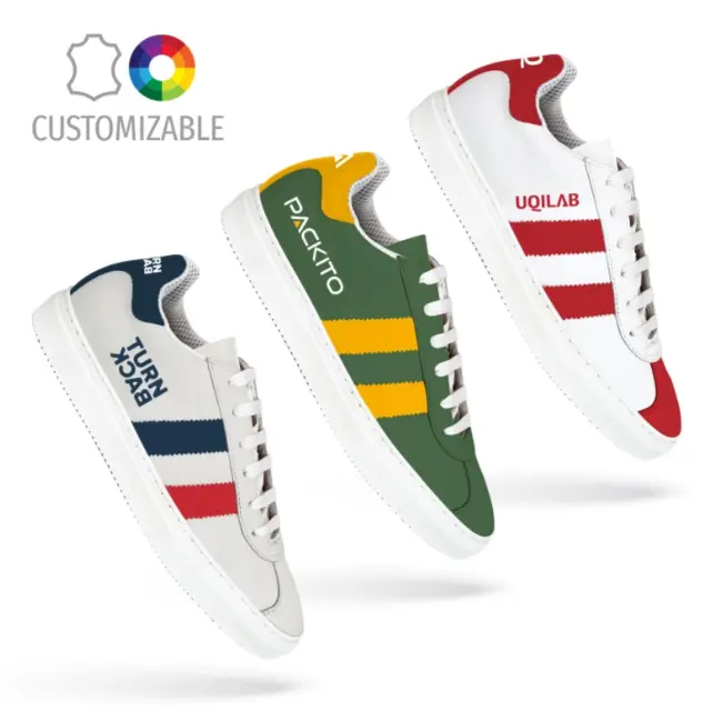Sneakers aziendali personalizzate con loghi e dettagli a strisce colorate All Gadget Network